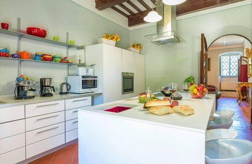 Cortona Villa | Private Villa with WIFI, A/C, private pool, hot tub, TV, patio, panoramic view, close to Cortona