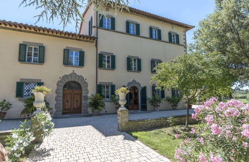 Cortona Villa | Private Villa with WIFI, A/C, private pool, hot tub, TV, patio, panoramic view, close to Cortona