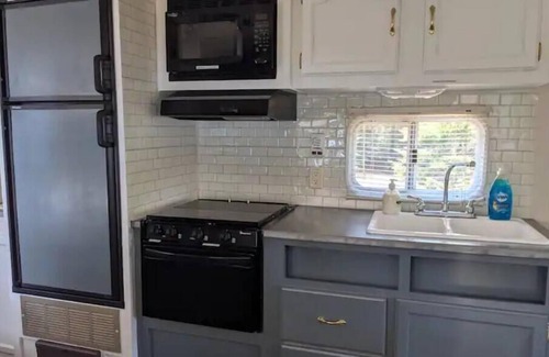 Kearney Cabin | Private waterfront bunkie cabin + RV trailer