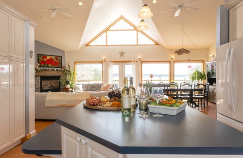 Rideau Lakes House | Private Waterfront Estate Cottage | Sleeps 16 | 4 Acres | Views!