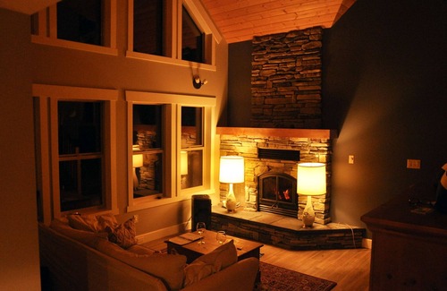 Madeira Park House | Private West-Coast Inspired Cabin in the Woods