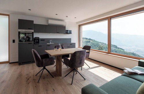 San Genesio Atesino Apartment | Private whirlpool with counter-current system and private sauna invite to relax