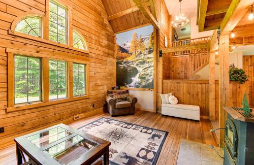 South Butler House | Private Yard Secluded Hannibal Cabin in the Pines