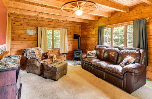 South Butler House | Private Yard Secluded Hannibal Cabin in the Pines