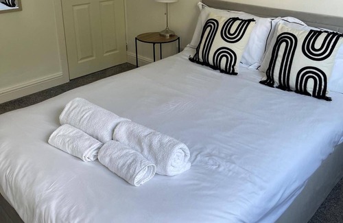 Glasgow Apartment | Privategarden- Freeparking- wd- 2br- Wifi