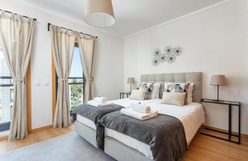 Olhao Apartment | Privilege Apartment Les Mouettes with Rooftop Pool, Village Marina - Olhão