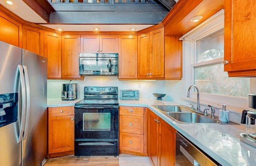 Charter Hills House | Professionally designed private home with lovely views, deck & fireplace