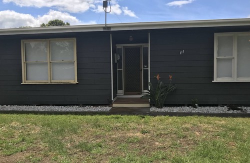 Portarlington House | Property By The Beach.minutes from town