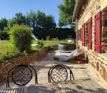 La Bazoge House | Propriété 15mn du circuit des 24h, avec piscine, parking privé