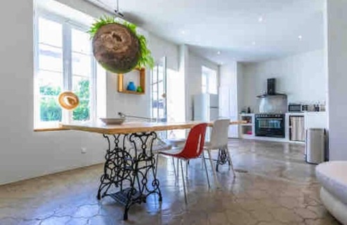 Cadereau House | Provence downtown, large south facing terrace, garden and swimming pool