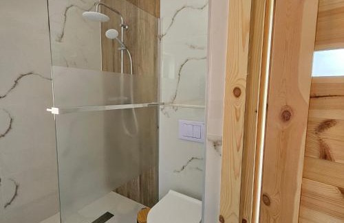 Sanok Resort | Przystań nad Sanem z widokiem na góry i rzekę