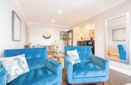 Roseville - Fleet Ridge Apartment | Pt Loma Panoramic Views - 1 Bedroom Suite