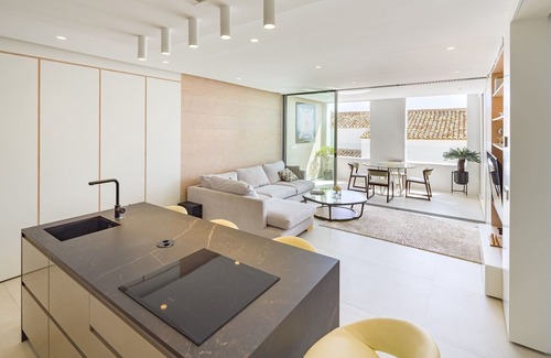 Puerto Banus Apartment | Puerto Banus Marina Holiday Apartment : 2 Bedrooms 2 Bathrooms Sleeps 4