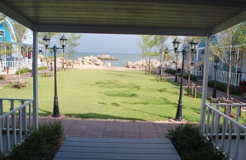 Puk Tian Hotel | Puktien Cabana Beach Resort and Residence
