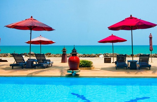 Puk Tian Hotel | Puktien Cabana Beach Resort and Residence