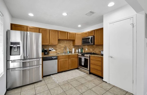 Spring House | Pup friendly home in Spring w/yard near IAH, Exon & The Waterway