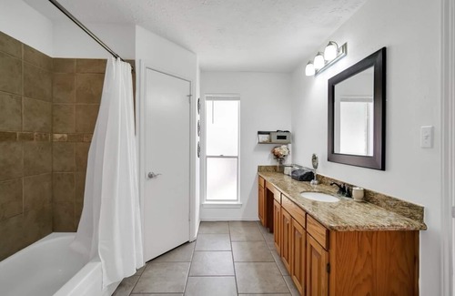 Spring House | Pup friendly home in Spring w/yard near IAH, Exon & The Waterway