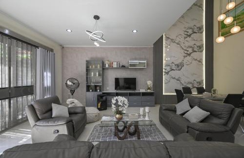 By Pass Ngurah Rai Villa | Puri Ratu Jimbaran with Private Pool