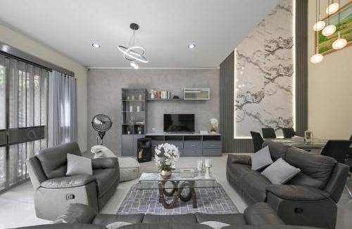 By Pass Ngurah Rai Villa | Puri Ratu Jimbaran with Private Pool