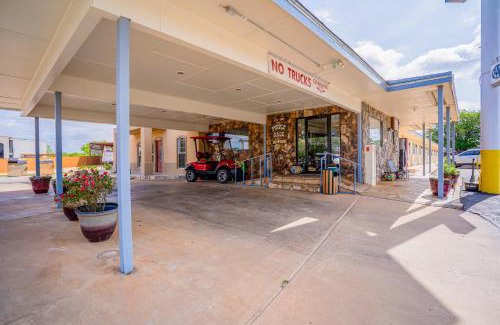 Ira Hotel | Purple Sage By OYO Snyder TX