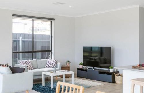 Normanville House | Putters Paradise 25-30 Troon Drive