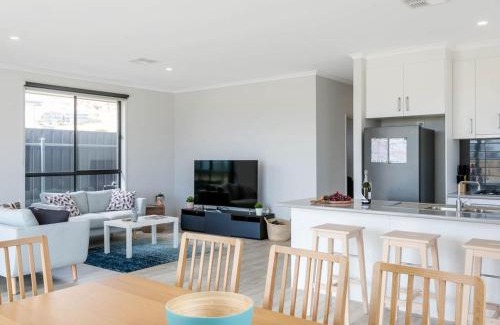 Normanville House | Putters Paradise 25-30 Troon Drive