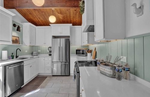 Pocono Mountain Lake House | Pvt Hot Tub, Lakefront, Foliage, Heated Pool, Hike Ping Pong, Foosball