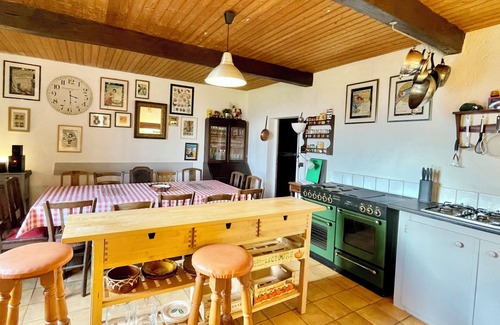 Escala House | 🚴 Pyrenees Gîte | Stunning Views, Heated Pool & Jacuzzi | Perfect for Groups ✨