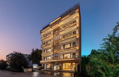 DLF Phase 5 Hotel | Qotel Signature - Golf Course Road