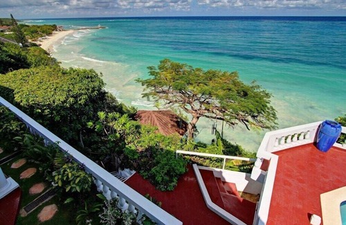 Silver Sands Villa | Quadrille 4-Waterfront!pool! beach! spoilt!