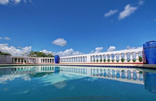 Silver Sands Villa | Quadrille 4-Waterfront!pool! beach! spoilt!