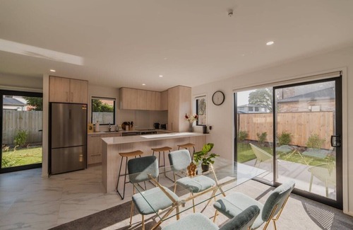 Upper Riccarton House | Quadrilogy Retreat: Modern Elegance in Mohua