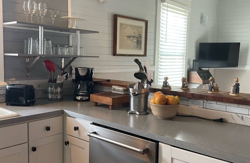 Downtown Historic District Cottage | Quaint 150 year old Lincolnville cottage, restored to its old world charm.(pets)