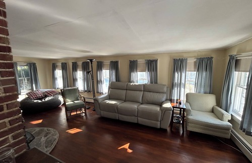 North Salem Cottage | Quaint 2-bedroom cottage in North Salem with WiFi access