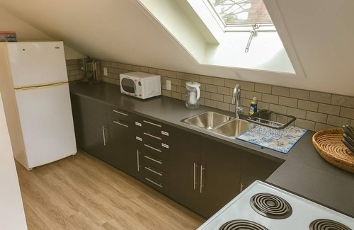 Saanich East Apartment | Quaint Attic Suite w/Pool & Deck Access