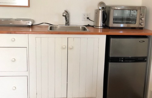Gibsons House | Quaint, Charming and Quiet. Ocean views from front yard , Dog Friendly.