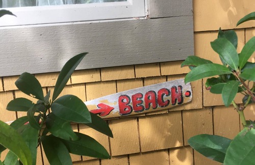 Gibsons House | Quaint, Charming and Quiet. Ocean views from front yard , Dog Friendly.