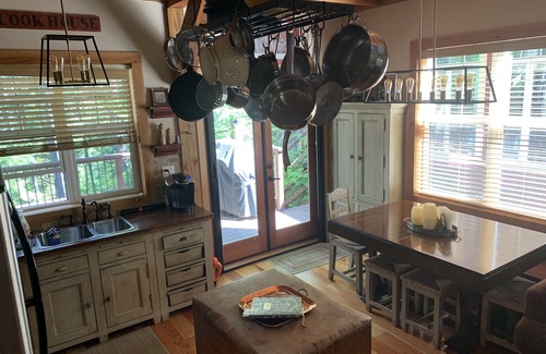 Shawnigan Lake Cabin | Quaint Cottage backing on to river, close to Shawnigan lake. (Sleeps 6)
