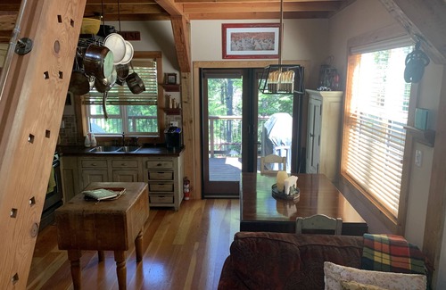 Shawnigan Lake Cabin | Quaint Cottage backing on to river, close to Shawnigan lake. (Sleeps 6)