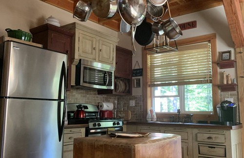 Shawnigan Lake Cabin | Quaint Cottage backing on to river, close to Shawnigan lake. (Sleeps 6)