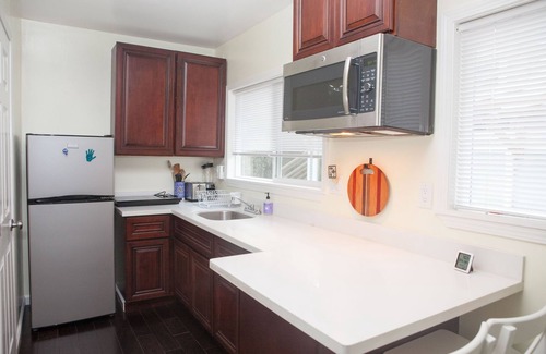 Kensington Apartment | Quaint Cottage nestled in the Kensington Hills