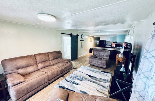 Titus Cottage | Quaint cottage on Lake Jordan in Titus, Alabama. Private Boat launch!