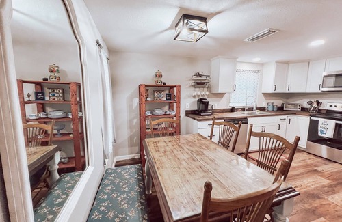 Gainesville Cottage | Quaint Cottage-Pet Friendly-UF Shands-Monthly Stays!
