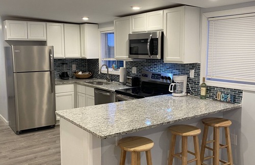 North Kingstown House | Quaint cottage one block from water