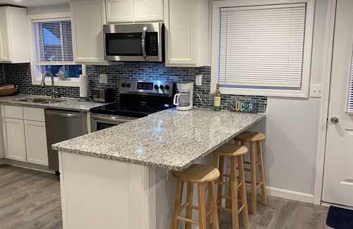 North Kingstown House | Quaint cottage one block from water