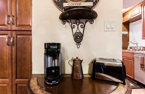 Ovilla House | Quaint Country Lodging Just Far Enough Away From The City!