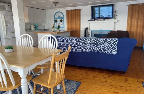Arnprior Cottage | Quaint & Cozy: The most beautiful view of the Ottawa River in Arnprior!