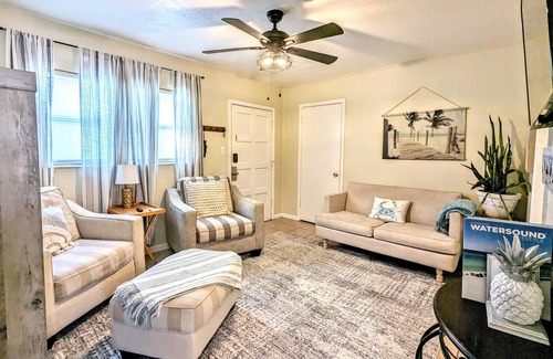 Crescent Beach Cottage | Quaint, Cute and Clean! Sleep 4 comfortably