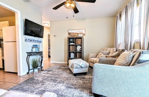 Crescent Beach Cottage | Quaint, Cute and Clean! Sleep 4 comfortably