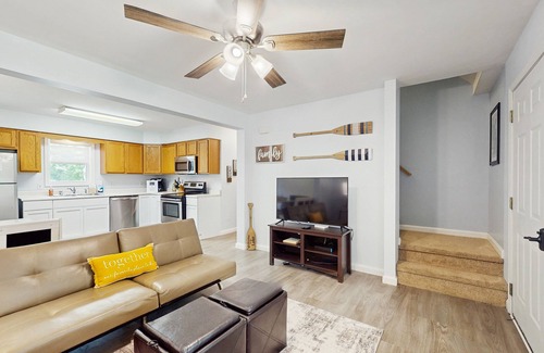 Thayerville Cottage | Quaint dog-friendly retreat near the lake w/wood stove, gas grill, & large yard